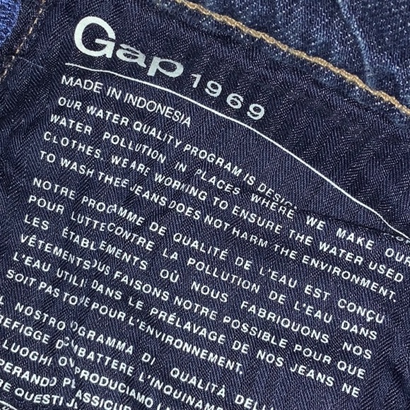 NWOT Gap Shorts Blue Denim Jean Shorts - Size 27 - Picture 3 of 4